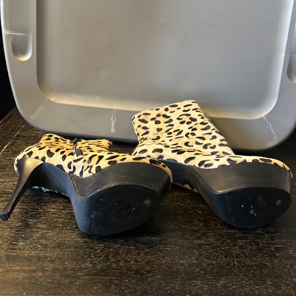 Animal print, heeled booties - Picture 7 of 16
